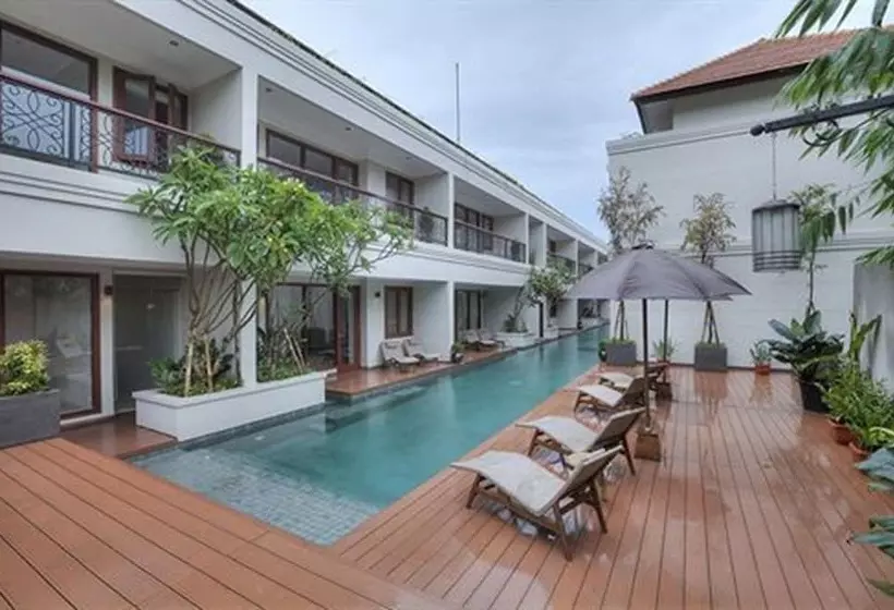 בית מלון כפרי Seminyak Lagoon All Suites
