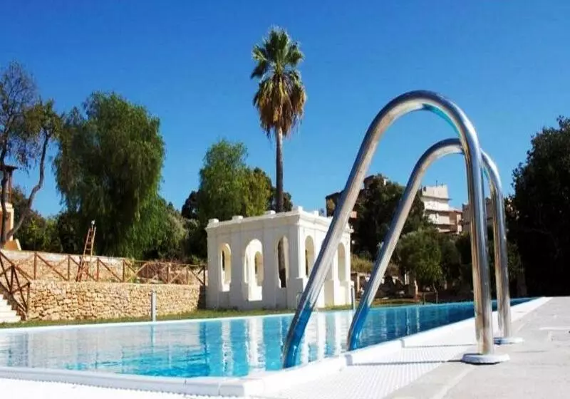 هتل Villa Calandrino