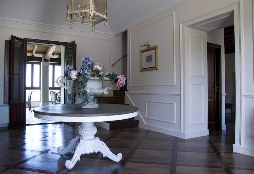 هتل Villa Calandrino