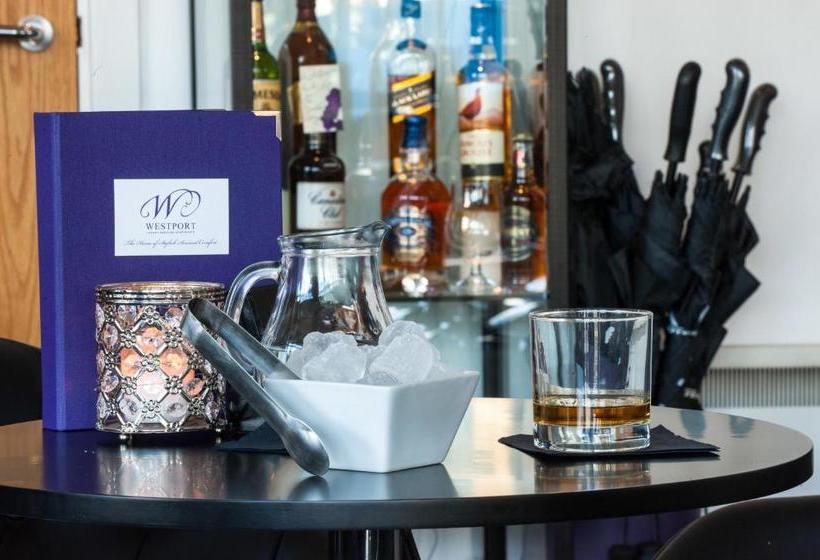 Отель Westport Serviced Apartments