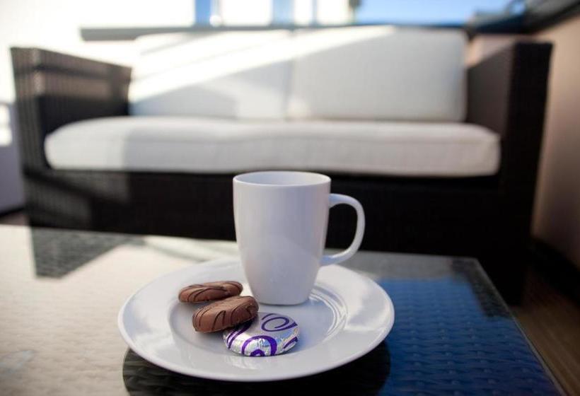 Отель Westport Serviced Apartments