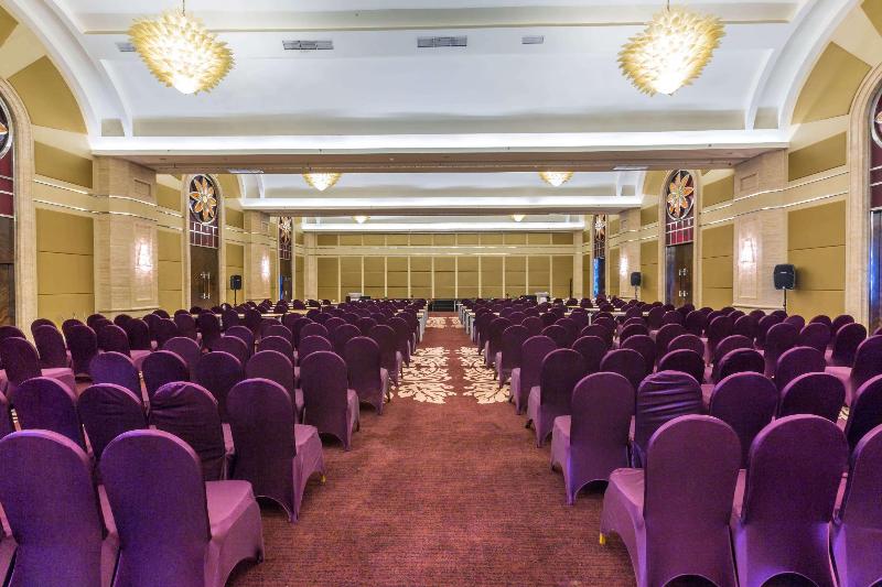 בית מלון כפרי Wyndham Surabaya