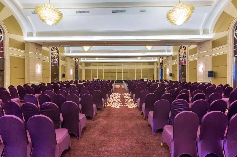 בית מלון כפרי Wyndham Surabaya