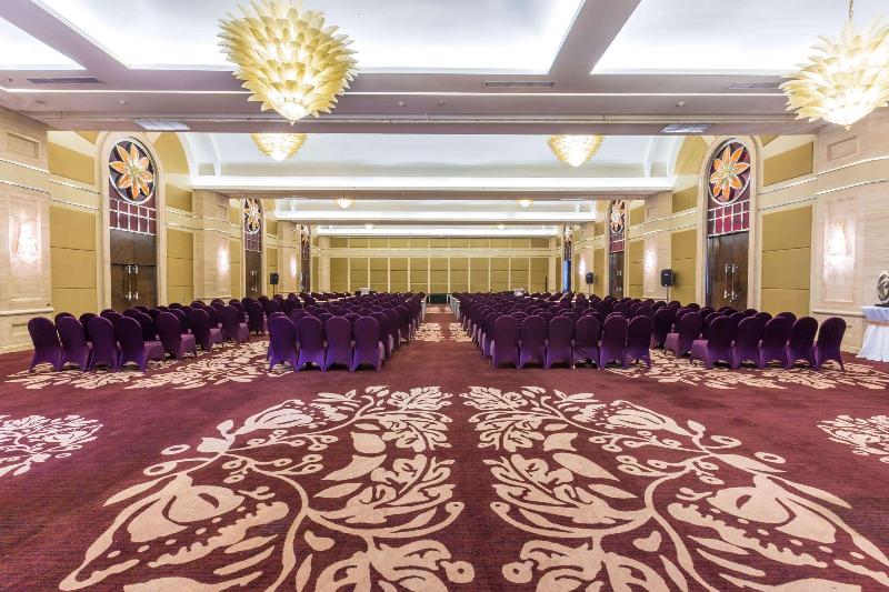 בית מלון כפרי Wyndham Surabaya