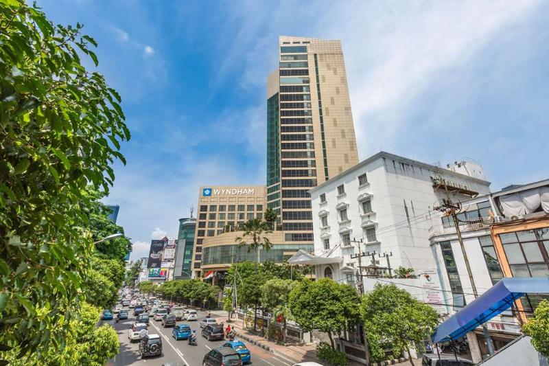 בית מלון כפרי Wyndham Surabaya