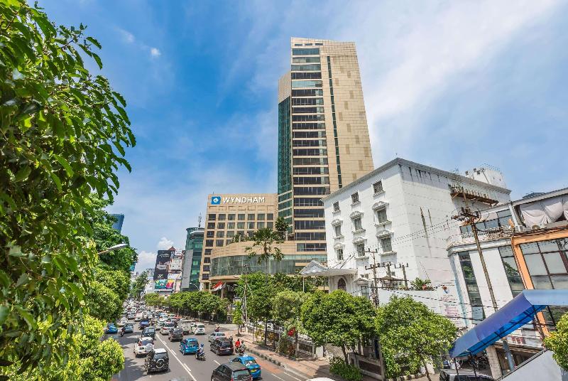 בית מלון כפרי Wyndham Surabaya