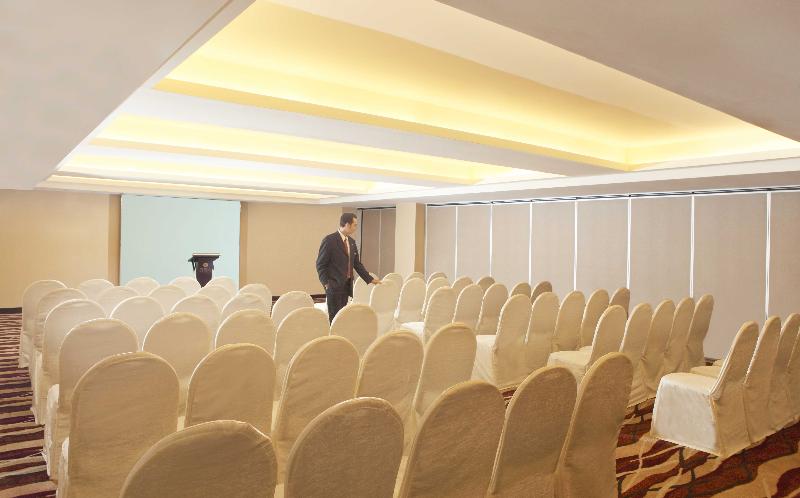 בית מלון כפרי Wyndham Surabaya