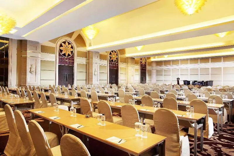 בית מלון כפרי Wyndham Surabaya