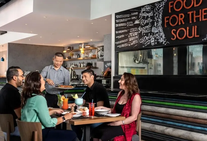ホテル Mercure Dubai Gold District