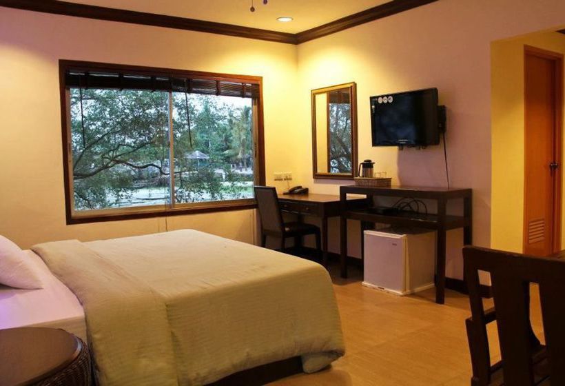 בית מלון כפרי Bluefins Resort