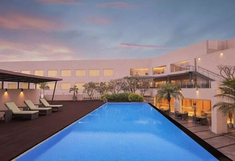 בית מלון כפרי Courtyard By Marriott Bhopal