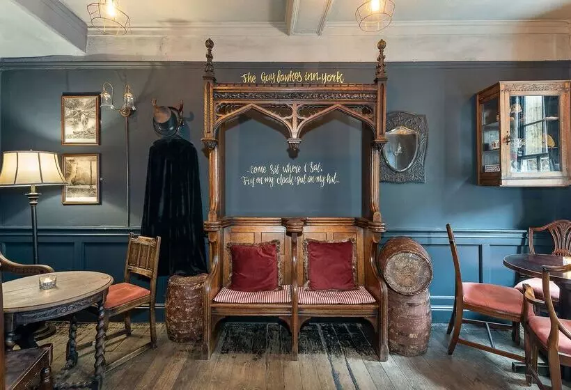 Отель Guy Fawkes Inn