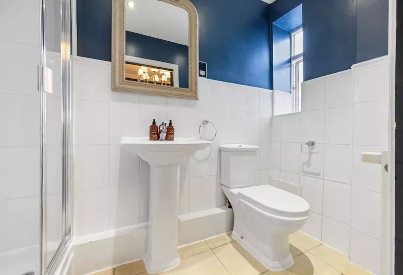 Отель Guy Fawkes Inn