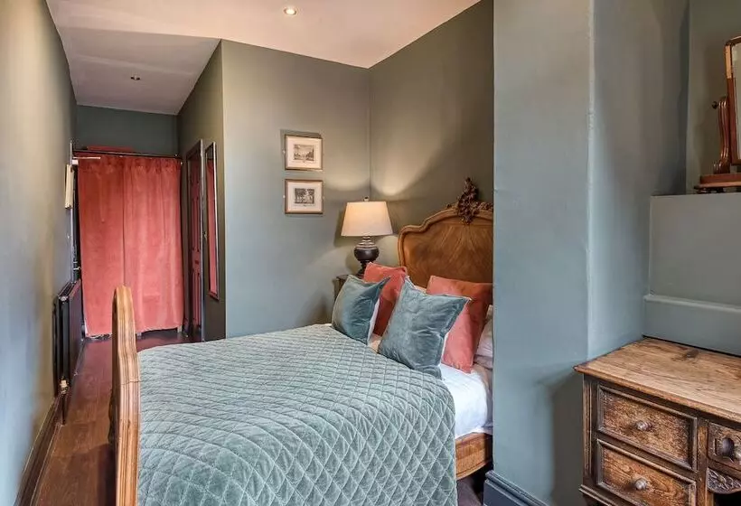 Отель Guy Fawkes Inn