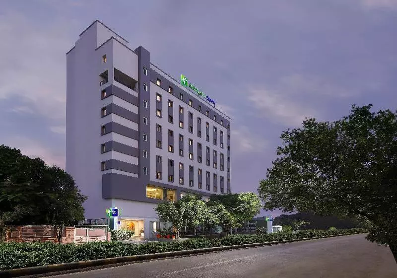 ホテル Holiday Inn Express Ahmedabad Prahlad Nagar, An Ihg