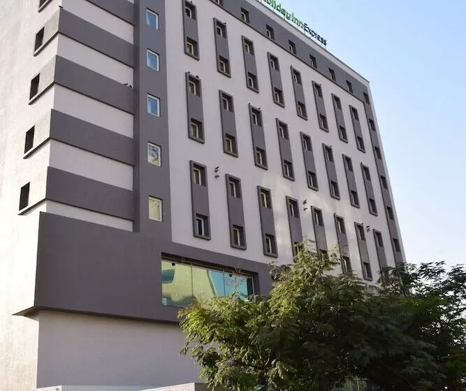 ホテル Holiday Inn Express Ahmedabad Prahlad Nagar, An Ihg
