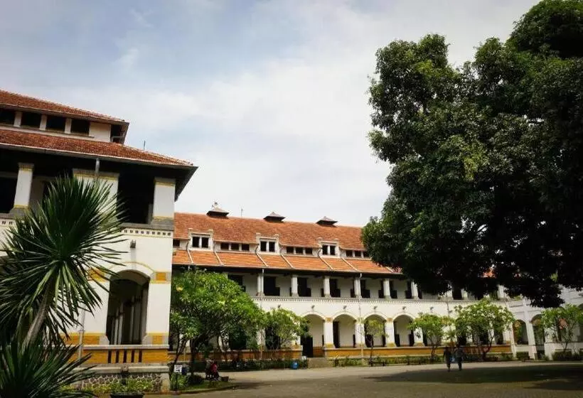 בית מלון כפרי Horison Ultima Semarang