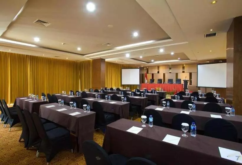 בית מלון כפרי Horison Ultima Semarang