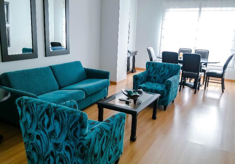 هتل Internacional La Triada