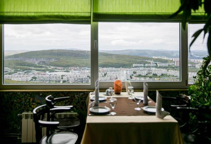 هتل Ogni Murmanska