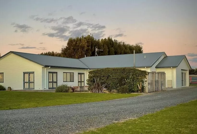 هتل Pacific Park Christian Holiday Camp