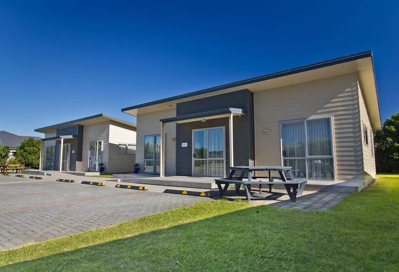 هتل Pacific Park Christian Holiday Camp