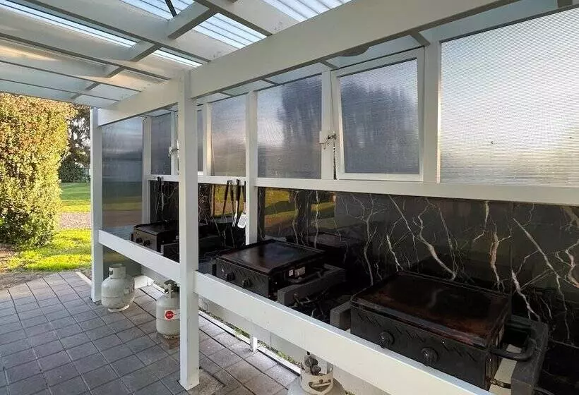 هتل Pacific Park Christian Holiday Camp