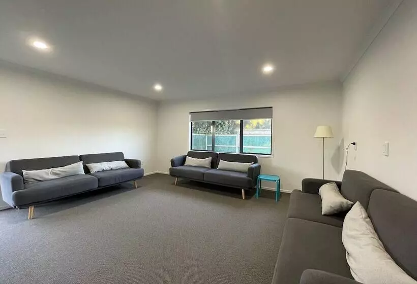 هتل Pacific Park Christian Holiday Camp