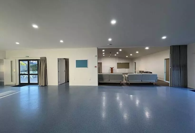 هتل Pacific Park Christian Holiday Camp