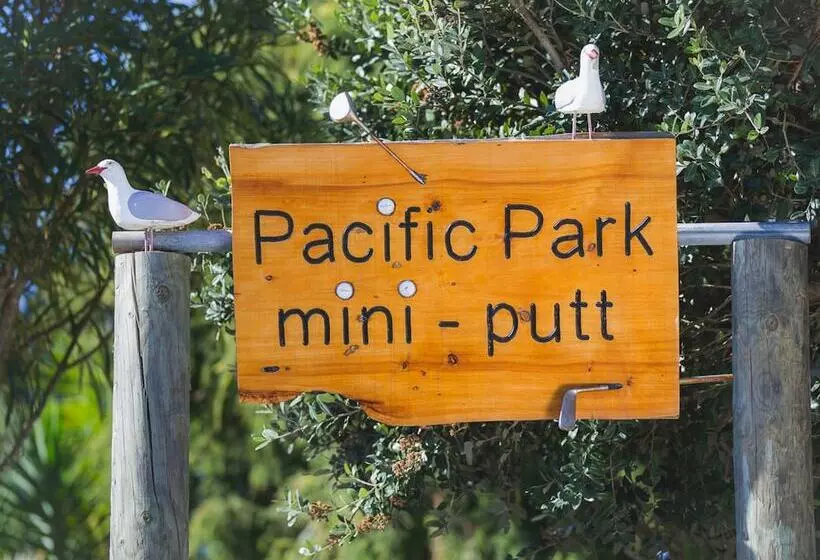 هتل Pacific Park Christian Holiday Camp