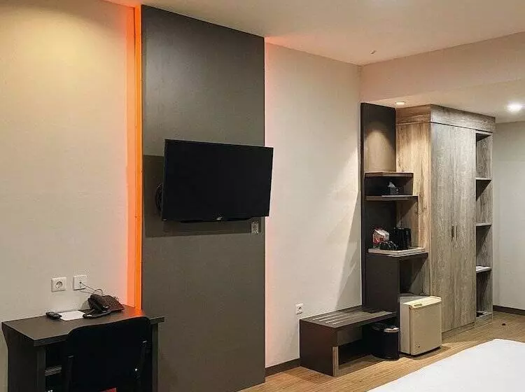 Hotelli Paradise By Calia Tarakan