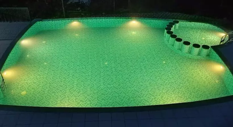 Hotelli Chembra Adobe