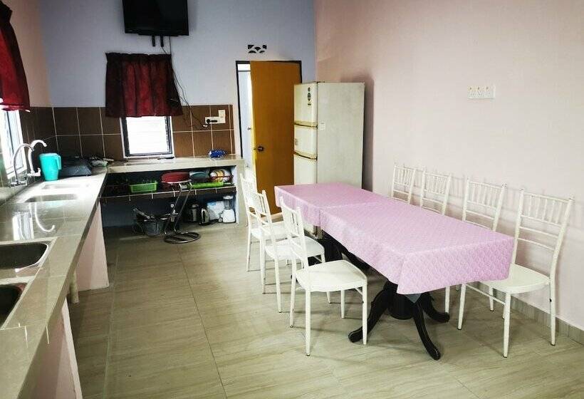 בית מלון כפרי Spot On 90164 Homestay Al Hafiz