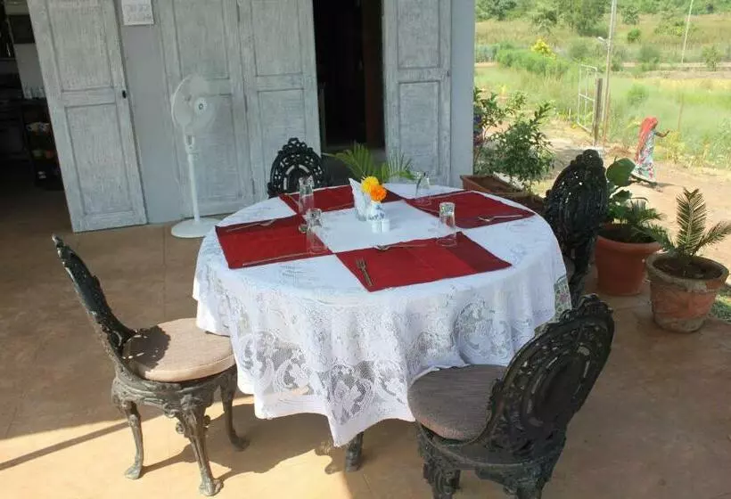 Hotelli Jenjon Wood County Phansad Alibaug