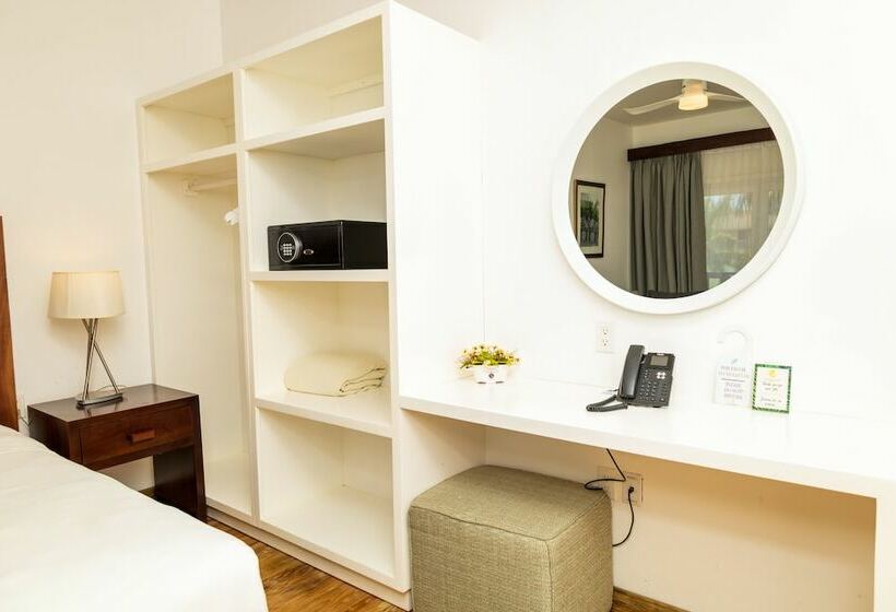 هتل La Placita Inn