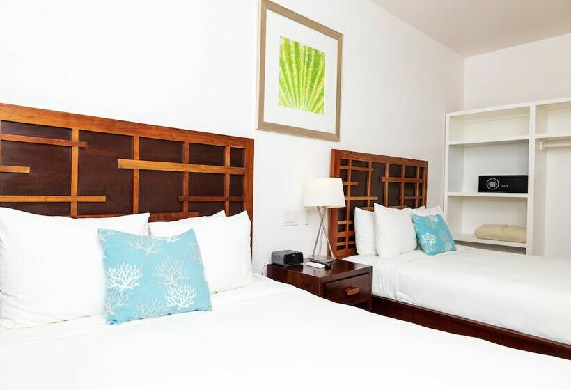 هتل La Placita Inn