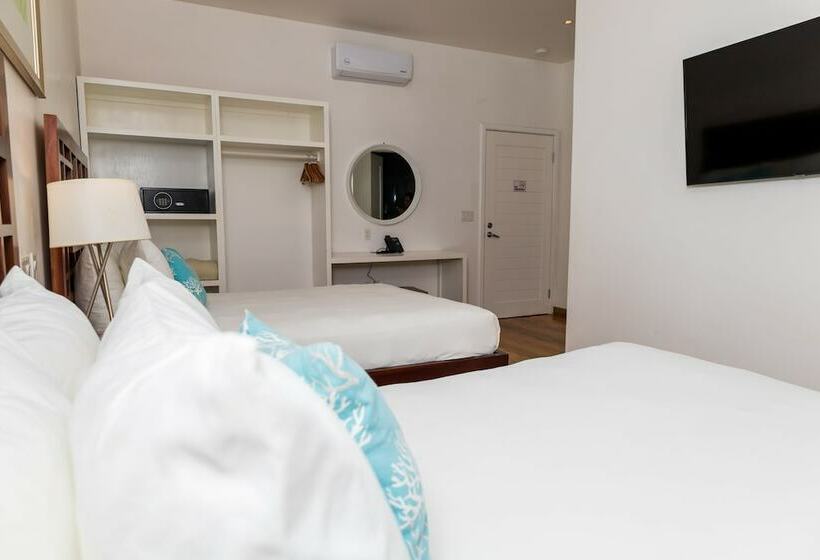 هتل La Placita Inn