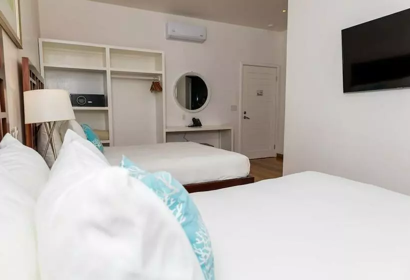 هتل La Placita Inn