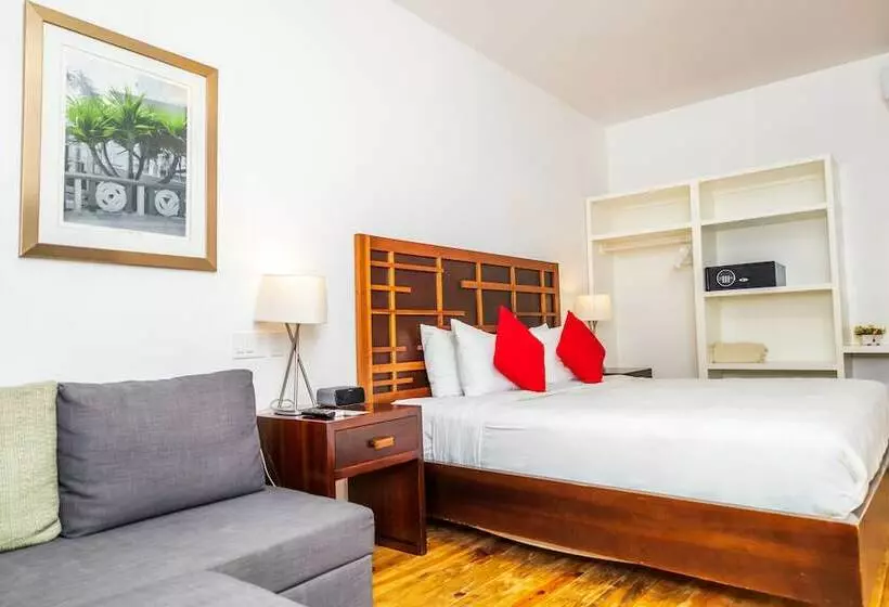 هتل La Placita Inn