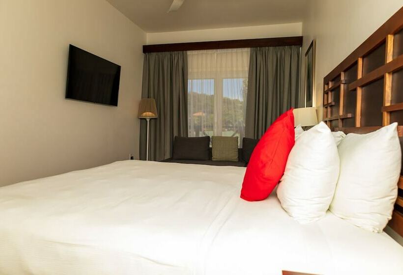 هتل La Placita Inn