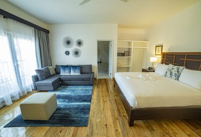 هتل La Placita Inn