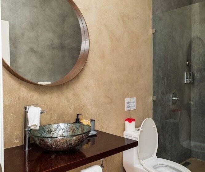 هتل La Placita Inn