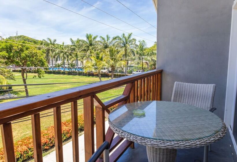 هتل La Placita Inn