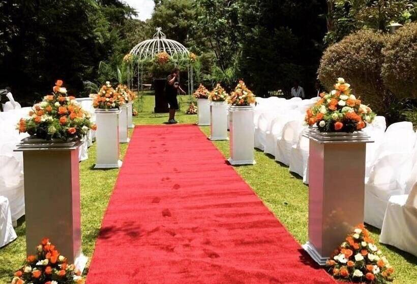 هتل Sandy's Creations Resort