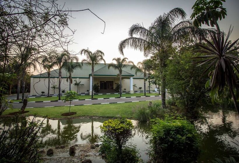 هتل Sandy's Creations Resort