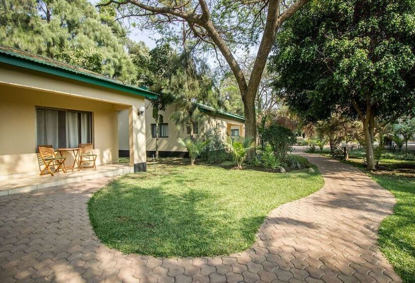 هتل Sandy's Creations Resort