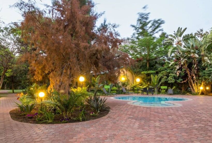 هتل Sandy's Creations Resort