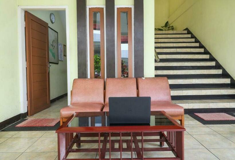 בית מלון כפרי Spot On 90921 Wisma Pkpn 2