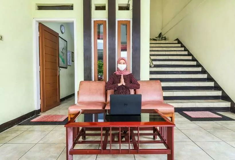 Hotelli Spot On 90921 Wisma Pkpn 2