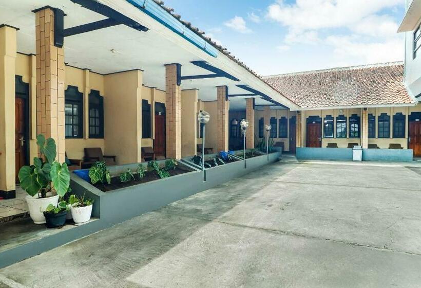 בית מלון כפרי Spot On 90921 Wisma Pkpn 2